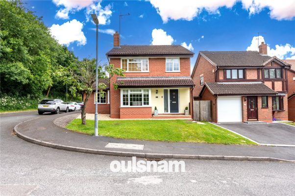 Summerhouse Close, Callow Hill, Redditch, Worcestershire, B97 5YF