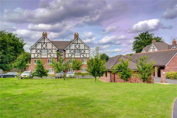 Butterwick Close, Barnt Green, Birmingham, Worcestershire, B45 8DJ
