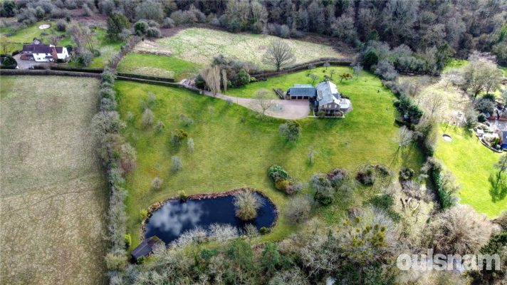 Whinfield Road, Dodford, Bromsgrove, Worcestershire, B61 9BG